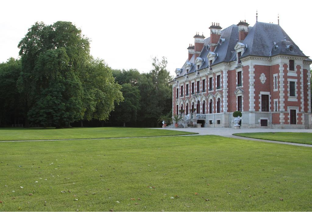 Chateau Du Breuil Bed and Breakfast Gevrolles Buitenkant foto